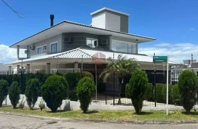 Casa com 4 quartos à venda na rua das cabreúvas, 242, pedra branca, palhoça por r$ 5.300.000