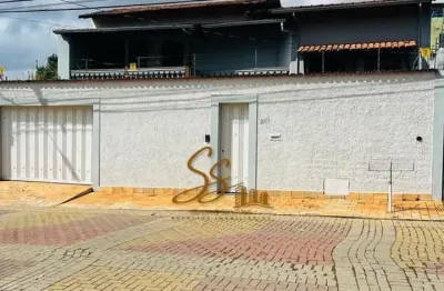 Maravilhosa casa em localização privilegiada no centro de mateus leme/mg