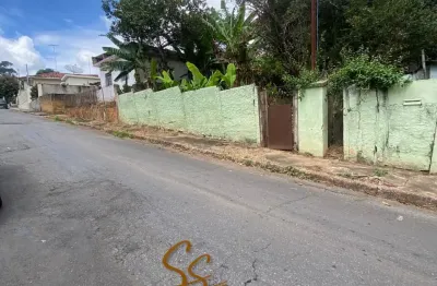 Oportunidade no centro de mateus leme/mg – imóvel com nascente !