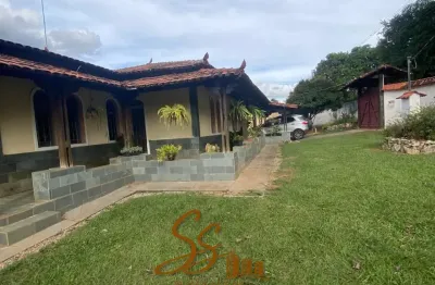 Casa com excelente estrutura e amplo terreno   área total aproximada: 844,75m²  área construída: 294,84m²