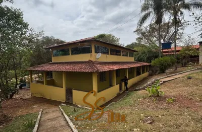 Chácara na região dos freitas – serra azul, mateus leme/mg  excelente oportunidade para quem busca lazer e conforto em meio à natureza!  área total: 1.500 m²