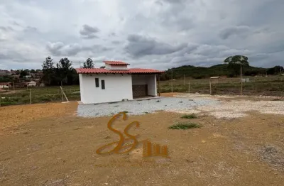 Sítiozinho encantador em serra azul – mateus leme/mg  charmoso e aconchegante, este imóvel fica a apenas 300 metros do centro de serra azul, em uma região tranquila e arborizada.  área total: 400m²