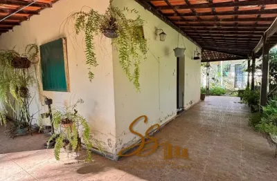 SÍTIO COMPLETO NO BAIRRO PLANALTO – MATEUS LEME/MG   Lazer, natureza e conforto em um só lugar!  São 2.700 m² de área total, com um sítio encantador, ideal para morar, descansar ou investir em lazer..