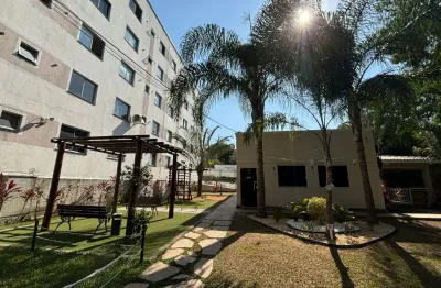 Apartamento térreo com 2 quartos e quintal em condomínio fechado