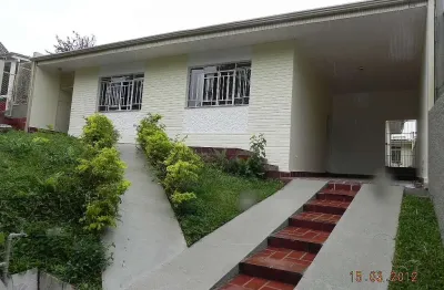 Residência com 3 quartos  para alugar, 230.00 m2 por r$4300.00  - campina do siqueira - curitiba/pr