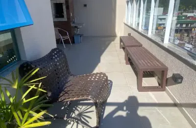 Apartamento com 1 suite + 2 dormitórios + 2 vagas e fica planejado e decorado.