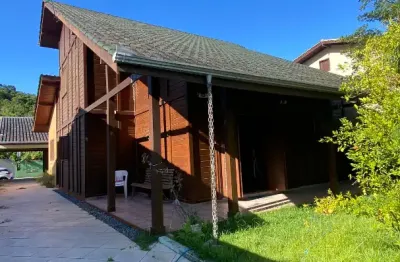 Casa Praia dos Amores com 4 dormitórios e amplo espaço de terreno