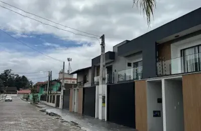 Casa alto padrão no floresta , acabamento de primeira , com piscina e deck ,churrasqueira carvão.  total 250metros.