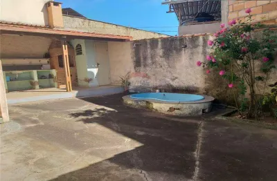 Encantadora casa com piscina  á venda no bairro são sebastião !