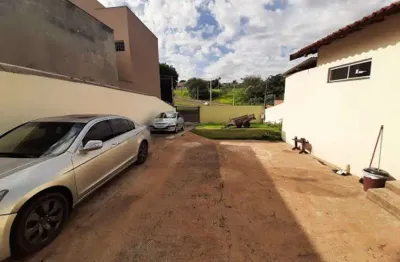 Casa com 3 quartos à venda na Rua Ermilino Nonino, Jardim Guararapes, Londrina