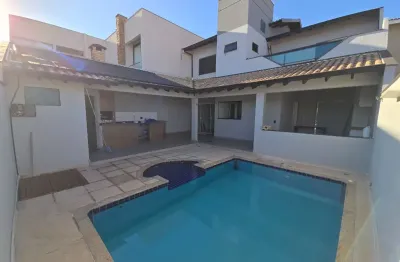 Sobrado a venda em condomínio 4 quartos sendo 2 suítes, piscina