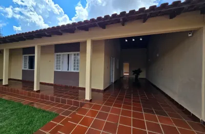 Casa à venda com 3 quartos e edícula a venda no Jd Bandeirantes