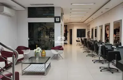 Prédio de uso misto - comercial / espaço livre / apto semimobiliado