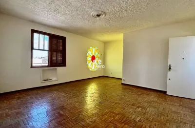 Apartamento com 2 quartos para alugar no Centro, Pelotas 