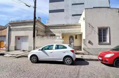 Casa com 2 quartos para alugar no Centro, Pelotas 