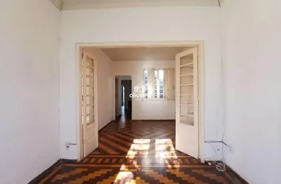 Casa com 3 quartos para alugar no Centro, Pelotas 