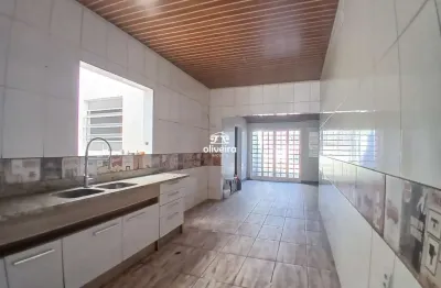 Casa para Locação com 3 Dormitórios, Suíte e Pátio em Região Privilegiada