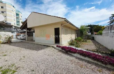 Casa com 3 quartos para alugar na servidão josé amaro ouriques, 153, abraão, florianópolis, 150 m2 por r$ 3.750