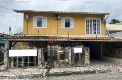 Casa com 5 quartos para alugar na rua professor elpídio barbosa, 293, trindade, florianópolis, 170 m2 por r$ 4.500