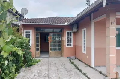 Casa com 3 quartos à venda na Rua Laura Duarte Prazeres, 111, Campeche, Florianópolis, 139 m2 por R$ 700.000