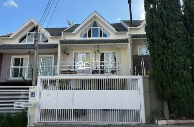 Casa triplex no seminário – 186m² | 4 quartos (2 suítes) | 2 vagas | área gourmet