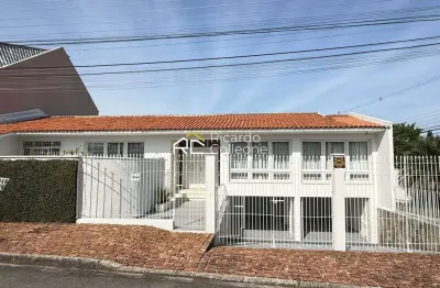 Casa padrão no portão, 220m2, 3 quartos sendo 1 suíte, 3 vagas cobertas. porteira fechada!