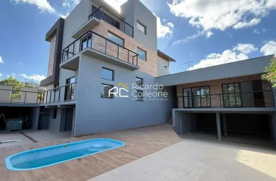 Casa alto padrão 400m2, 4 quartos sendo 2 suites, piscina, churrasqueira