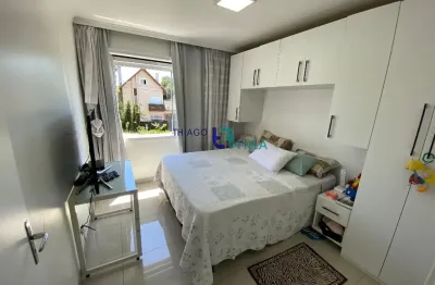 Sobrado ensolarado com 3 quartos e terraço no bairro pilarzinho