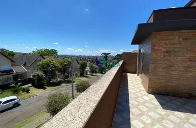 Sobrado ensolarado com 3 quartos e terraço no bairro pilarzinho