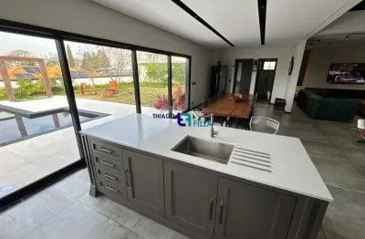 Casa incrível próximo ao parque barigui. recém construída no bairro santo inácio