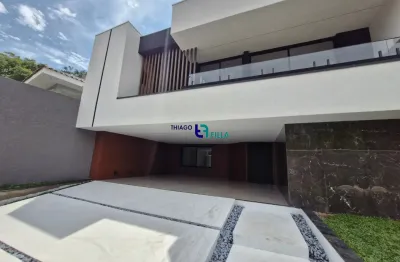 Casa nova com 4 suítes e piscina ao lado do parque barigui , no bairro mercês