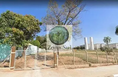 Terreno à venda na Avenida Adolpho Massaglia, Vossoroca, Sorocaba