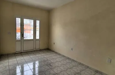 Casa com 2 quartos para alugar na Rua Sebastião Lopes, 36, Centro, Votorantim