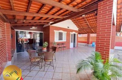 Oportunidade em caldas novas! chalé 2 quartos ambos suítes, 2 salas, churrasqueira