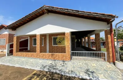 Chalé em condomínio fechado com 3 quartos, 2 suítes, churrasqueira, laje