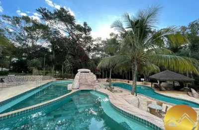Lindo flat mobiliado a venda em caldas novas, com piscinas termais, rodeado de muita natureza