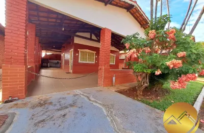 Oportunidade! chalé em caldas novas mobiliado com 3 quartos, varanda ampla com churrasqueira, garagem