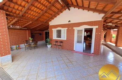 Oportunidade em Caldas Novas! Chalé 2 quartos ambos suítes, 2 salas, Próximo aos Atacadões Assaí/Dia a Dia