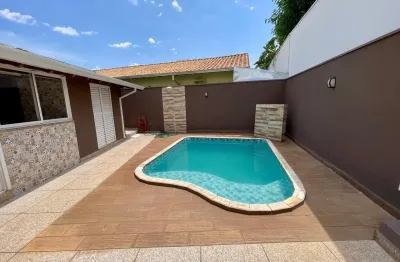 Casa térrea para aluguel tem 260 metros quadrados com 4 quartos