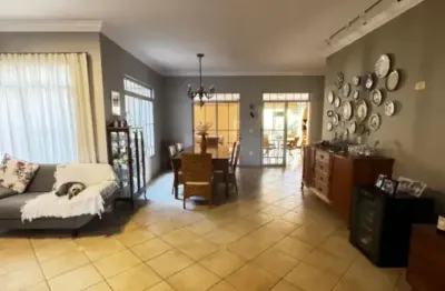 Construção atemporal toda climatizada e com área gourmet ampla para reunir toda a família e amigos, com piscina para aproveitar os dias quentes de são josé do rio preto.