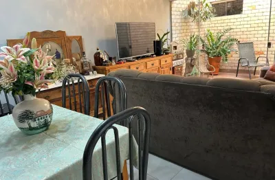 Casa térrea com ampla área de lazer e e conceito aberto nos cômodos internos