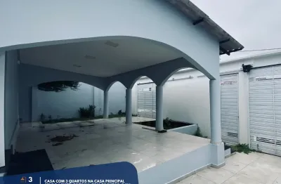Casa ampla em adrianópolis com churrasqueira e 5 vagas de garagem, ideal para empresa