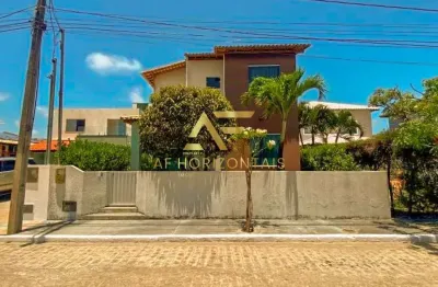 Casa com piscina em condomínio fechado, com 4 quartos, sendo 2 suítes, no mosqueiro.