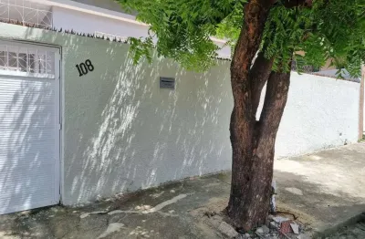 Casa com 3 quartos para alugar na antônio lafayete, 108, presidente kennedy, fortaleza por r$ 1.700