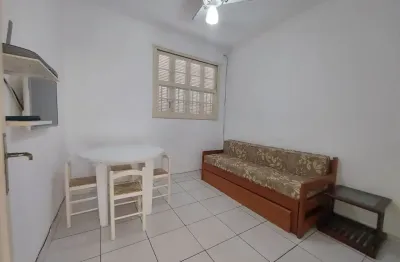 1 dormitório a 50 metros do mar ao lado da praça do farol no centro