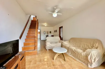 Cobertura atras do shopping lynemar no centro de capão da canoa