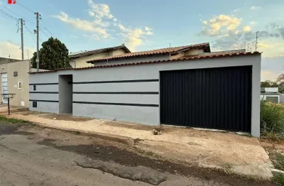 Casa com 3 quartos para alugar na lucas ribeiro alves, quadra, 04, residencial buritis, anápolis por r$ 1.600