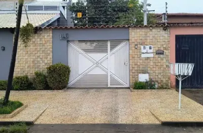 Casa com 3 quartos para alugar na Rua 6, 16, Lourdes, Anápolis por R$ 2.500