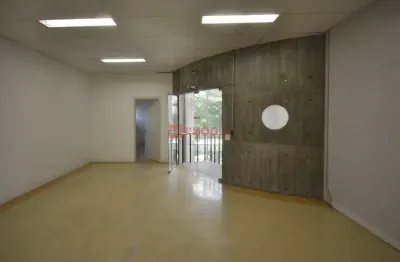 Locação de prédio comercial com doca de 3 pavimentos 1970m² no bairro da água branca - sp .