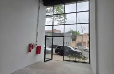 Loja em em Moema - Ao lado de dois predios novos com mais de 1000 moradores